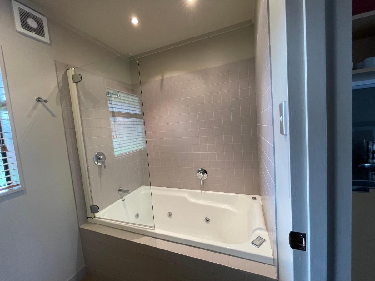 Bentleys Motor Inn Palmerston North Bagian luar foto