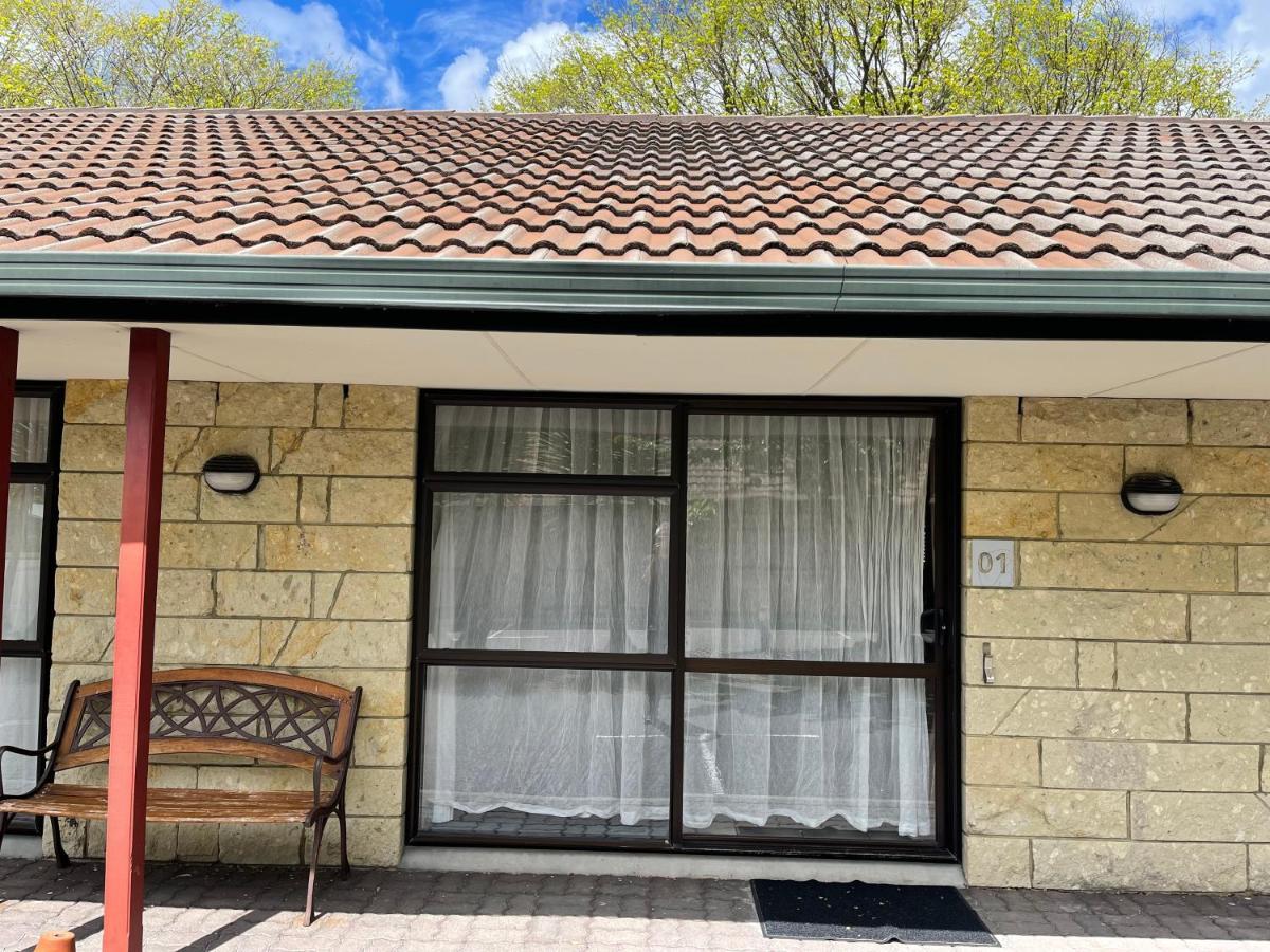 Bentleys Motor Inn Palmerston North Bagian luar foto